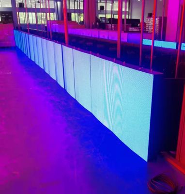 ตู้เหล็กโค้งกลางแจ้งโฆษณากีฬาจอแสดงผล LED ความสว่างสูง P10 960mm * 960mm โรงงานเซินเจิ้น